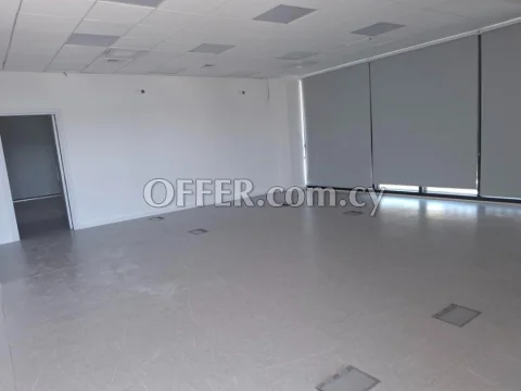 Stunning offices 355m2 in commercial building - Class A' - 6