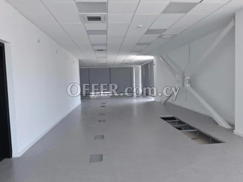 Stunning offices 355m2 in commercial building - Class A' - 5