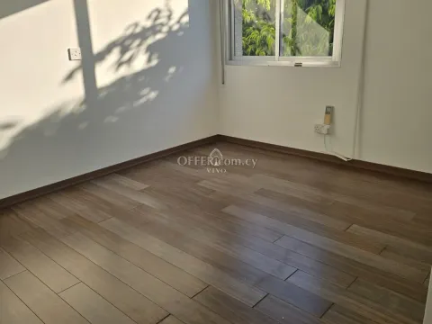 SPACIOUS OFFICE FOR RENT  LOCATED  IN KATHOLIKI CITY CENTER AREA - 5