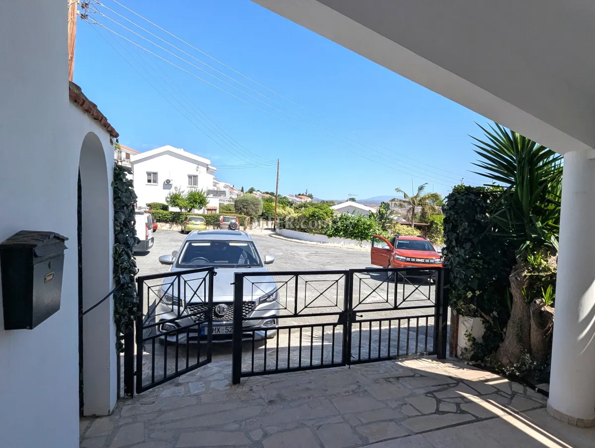3-bedroom Detached Villa 150 sqm in Pissouri - 1
