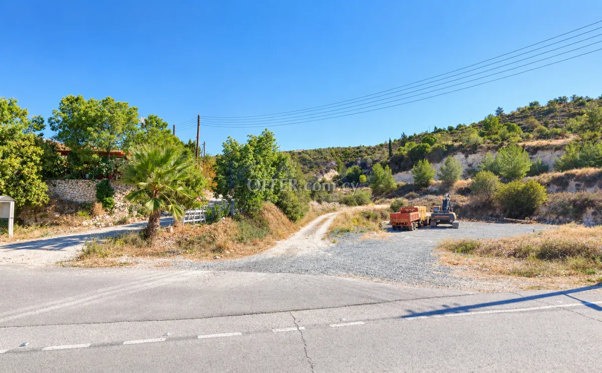 Large Residential Land in Doros (7239 m2) - 1