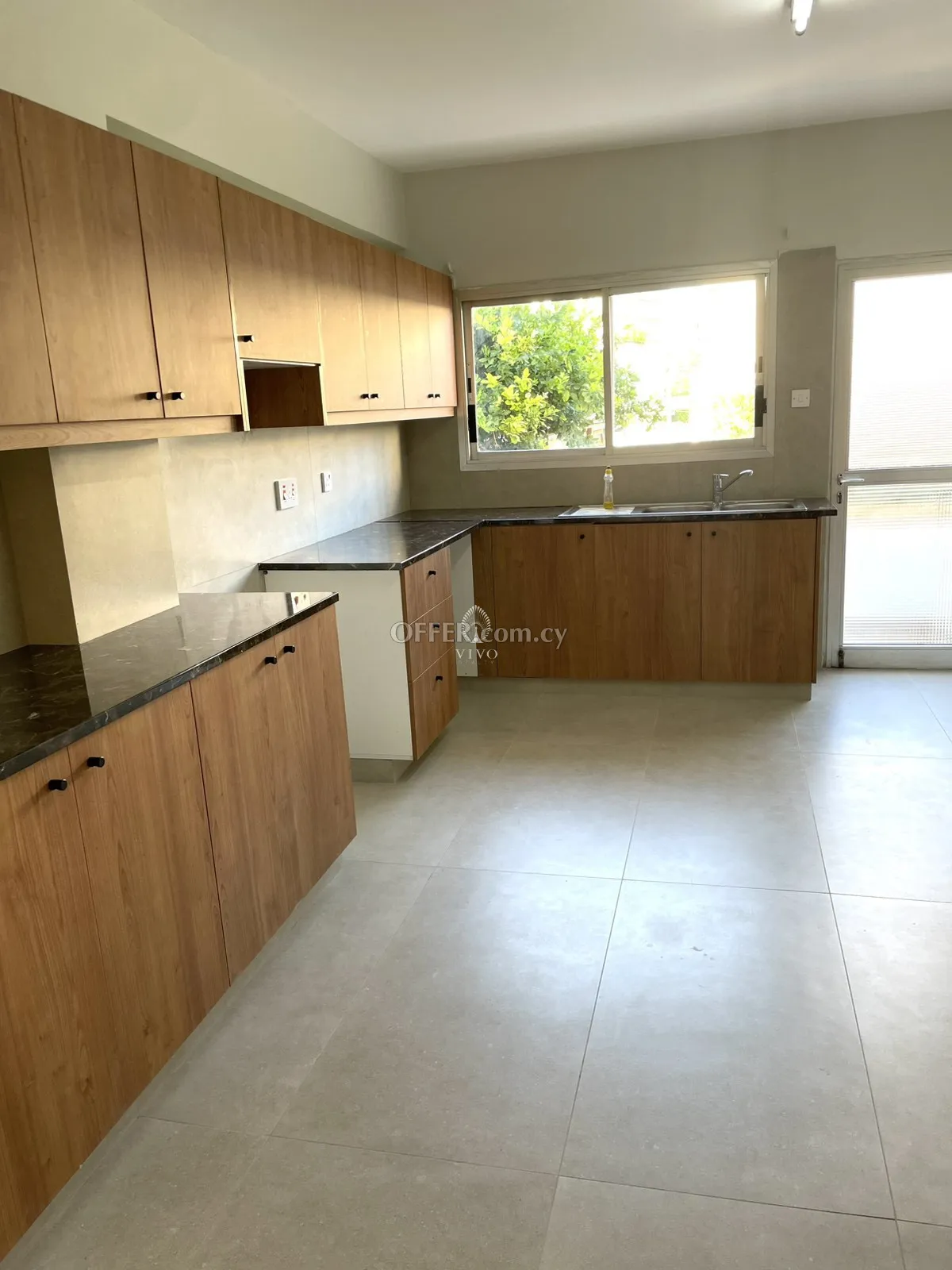 THREE BEDROOM APARTMENT IN CITY CENTRE, LIMASSOL - 11