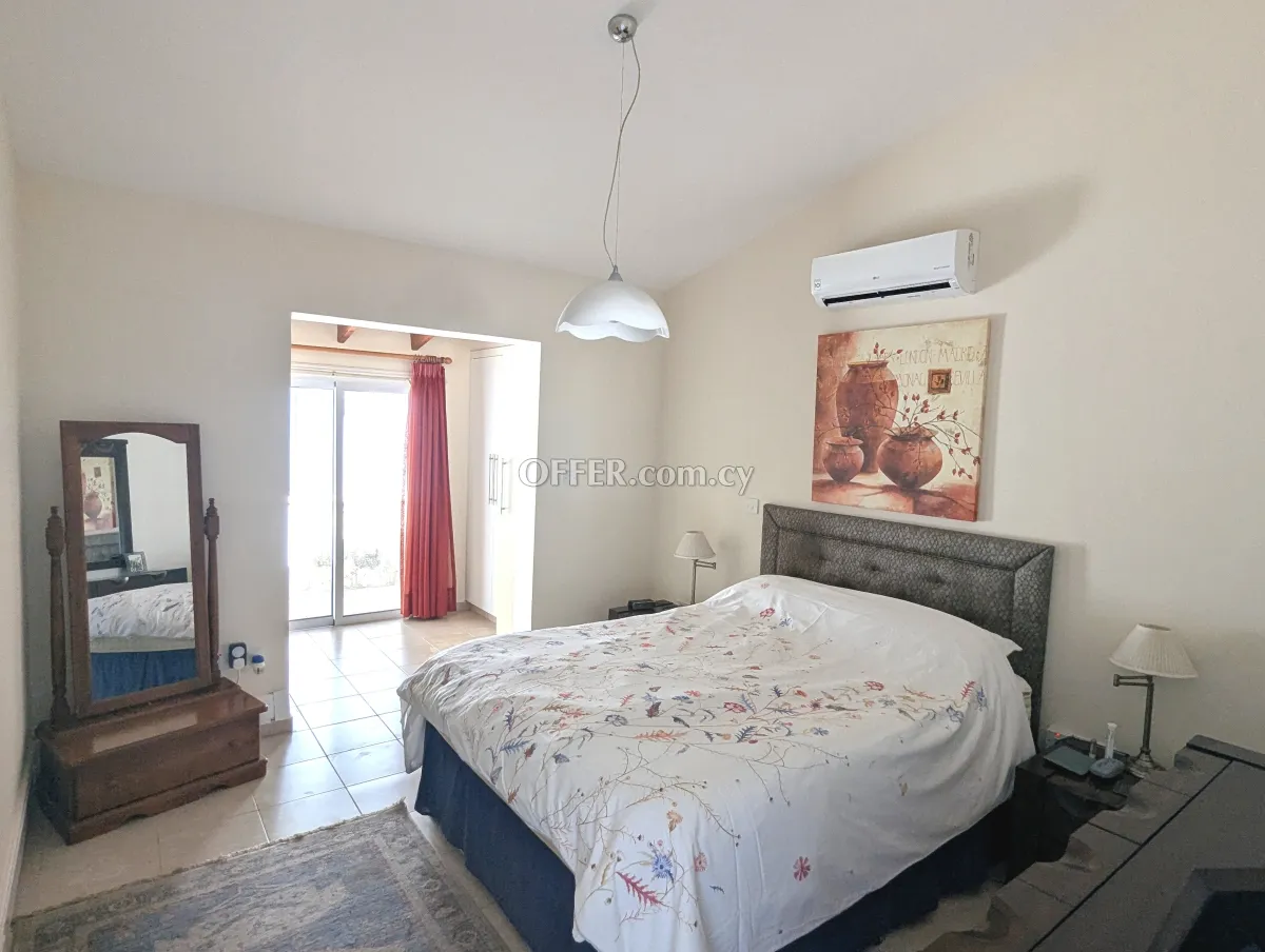 3-bedroom Detached Villa 150 sqm in Pissouri - 12