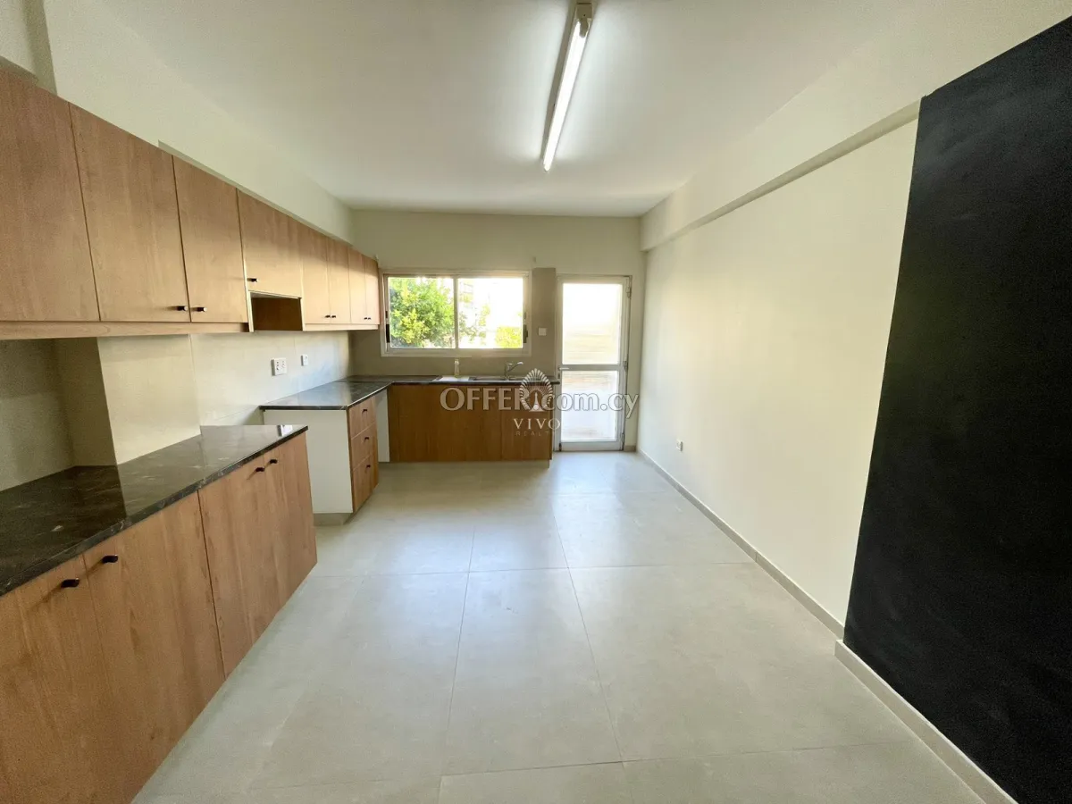 THREE BEDROOM APARTMENT IN CITY CENTRE, LIMASSOL - 10