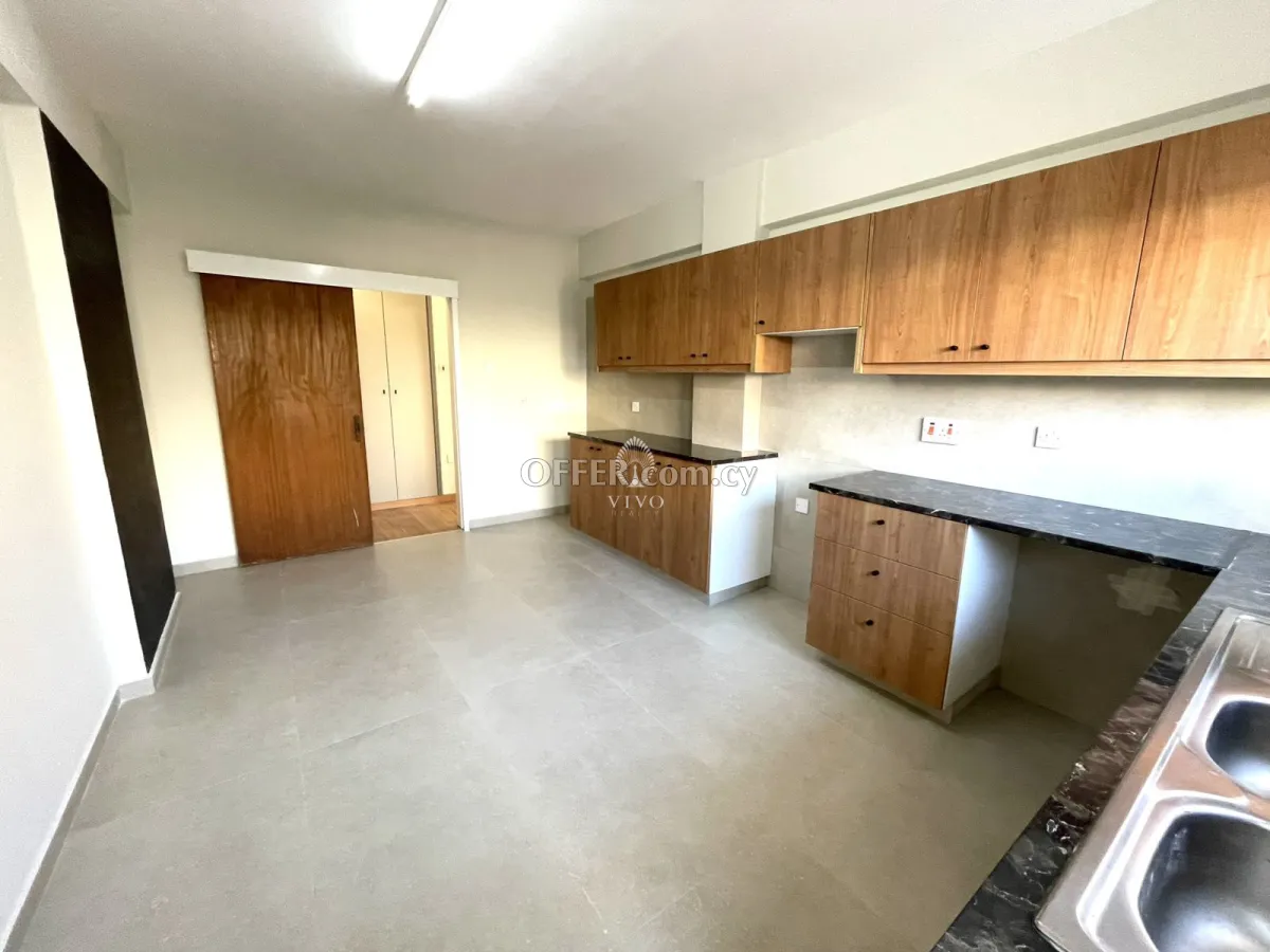 THREE BEDROOM APARTMENT IN CITY CENTRE, LIMASSOL - 9