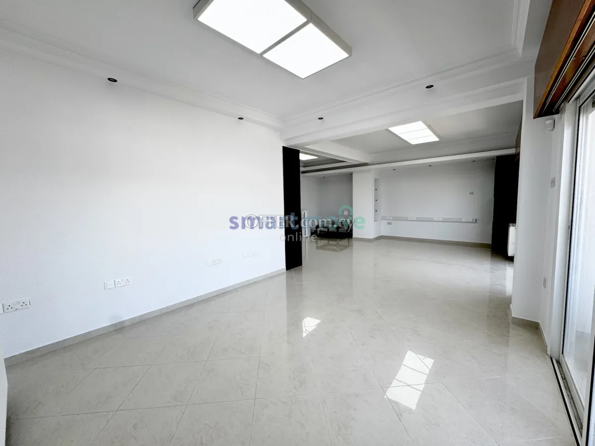 185m2 Modern Fully Renovated Office in Prime Location - 9
