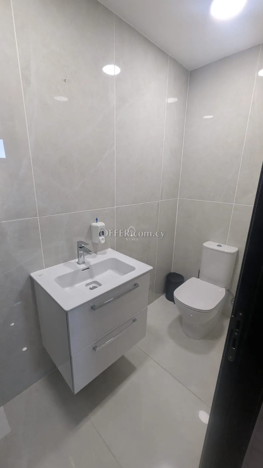 MODERN 135 M2 GROUND FLOOR OFFICE IN LIMASSOL MAIN AVENUE - 5