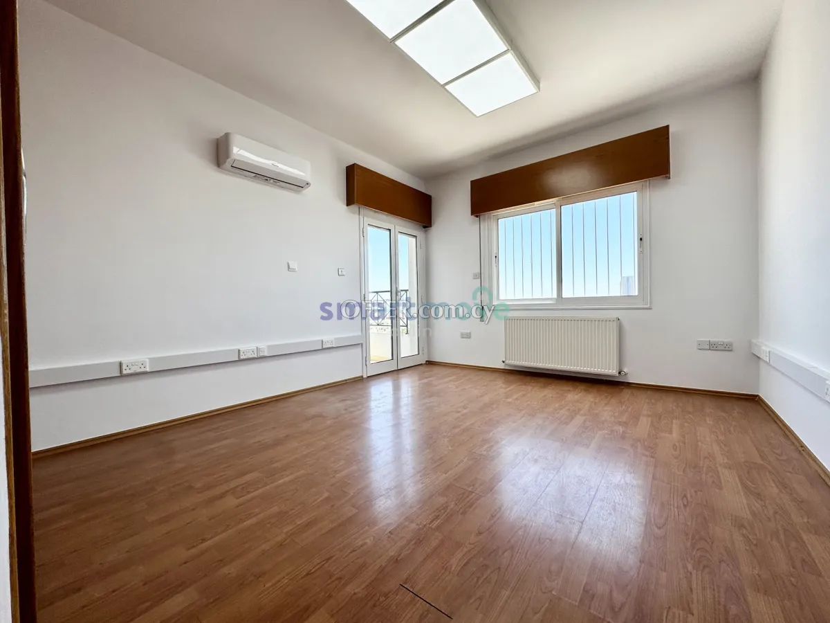 185m2 Modern Fully Renovated Office in Prime Location - 4