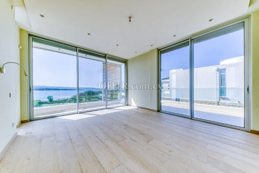 Luxury 5-Bedroom Seafront Villa in Coral Bay, Paphos - 9