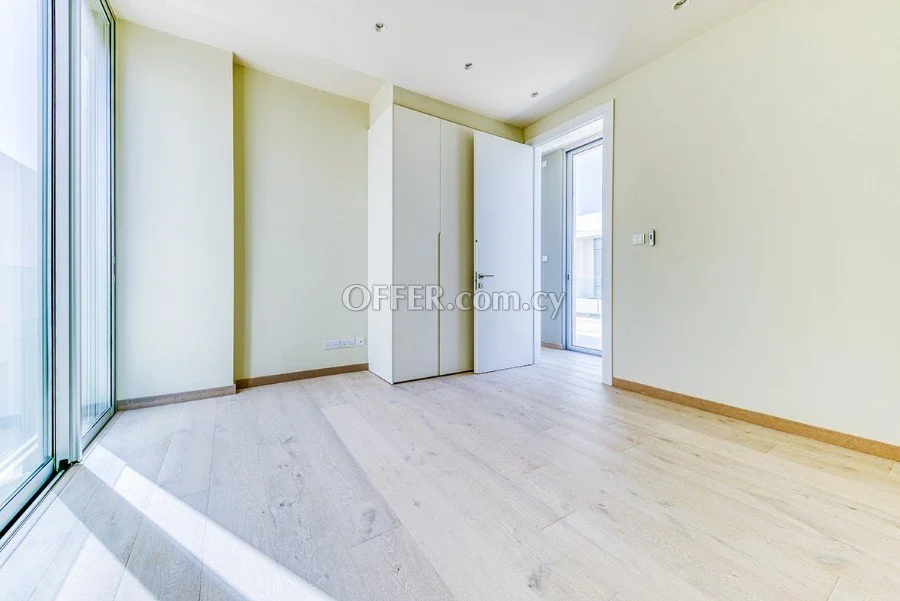 Luxury 5-Bedroom Seafront Villa in Coral Bay, Paphos - 4
