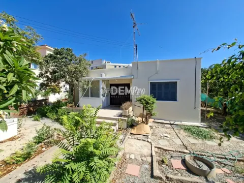 Bungalow For Rent in Paphos City Center, Paphos - DP6122