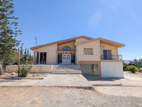 Three Bedroom House in Parekklisia Limassol - 10