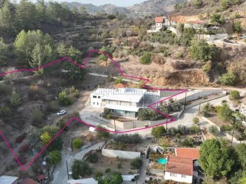 Spacious Two Storey Home with Basement Workshop in Zoopigi Limassol - 9