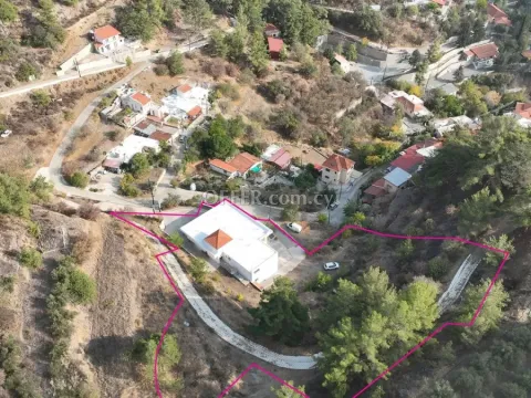 Spacious Two Storey Home with Basement Workshop in Zoopigi Limassol - 8