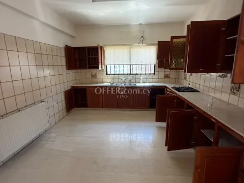 FOUR BEDROOM SEMI DETACHED VILLA IN CITY CENTRE, LIMASSOL - 3