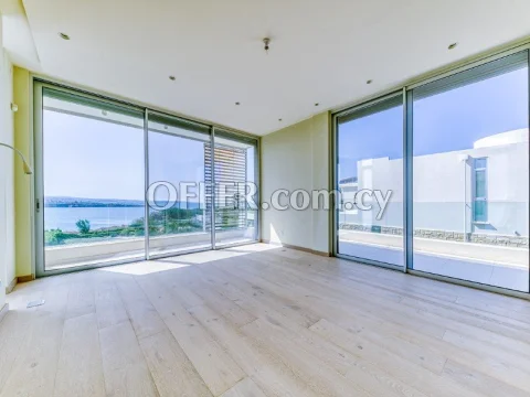 Luxury 5-Bedroom Seafront Villa in Coral Bay, Paphos - 9