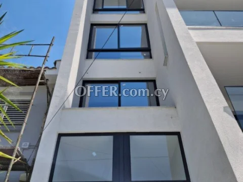 Whole floor 2 + 1 penthouse with private roof garden - Main Photo