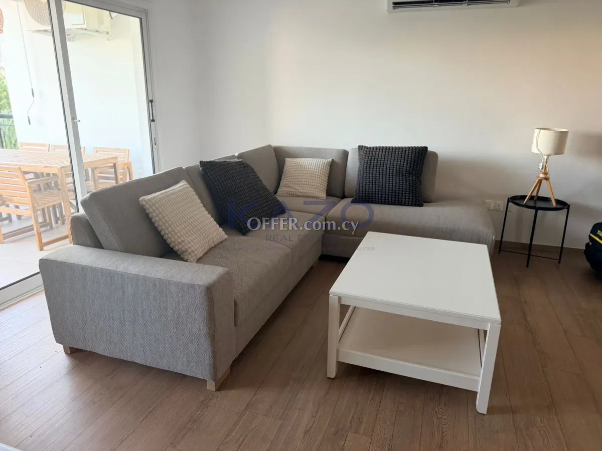 Modern 3-Bed Top-Floor Apartment in Petrou & Pavlou - 4