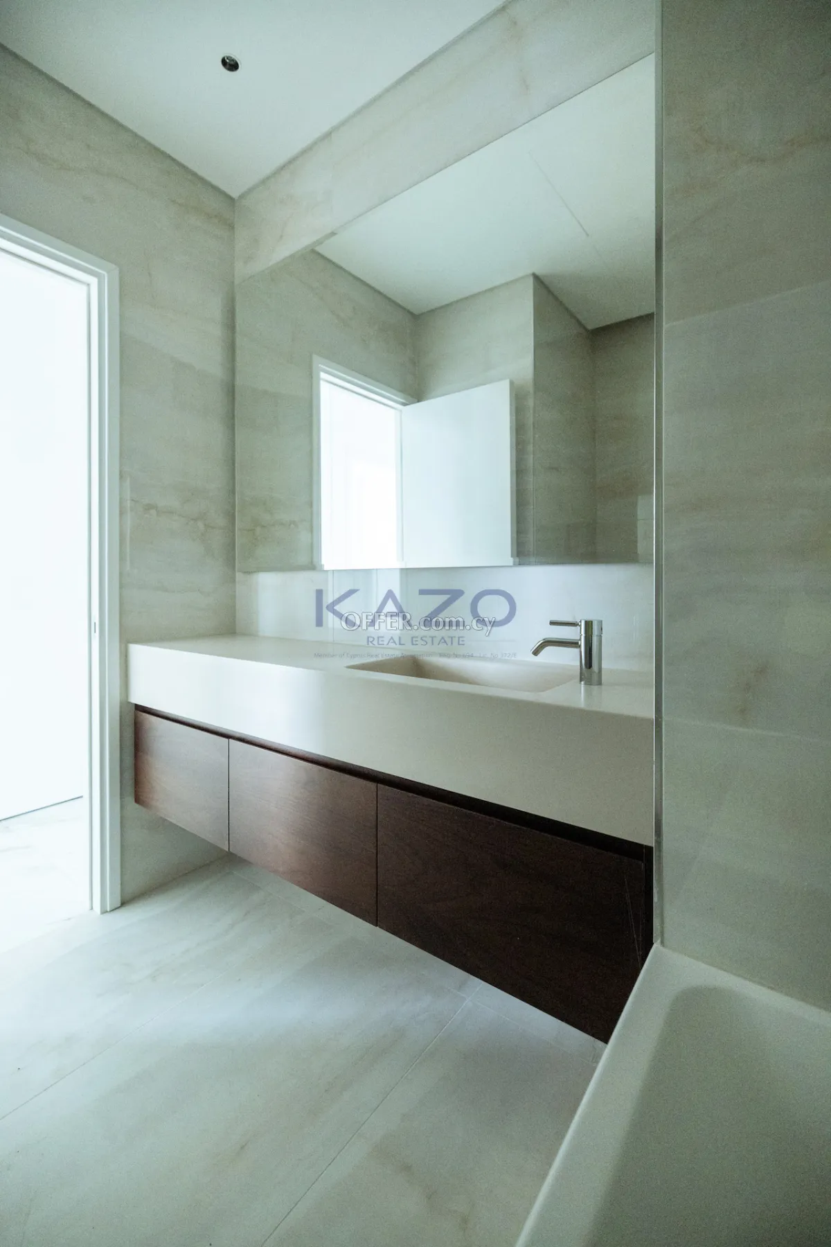 Modern Seafront 2-Bed Apartment in Neapolis - 4