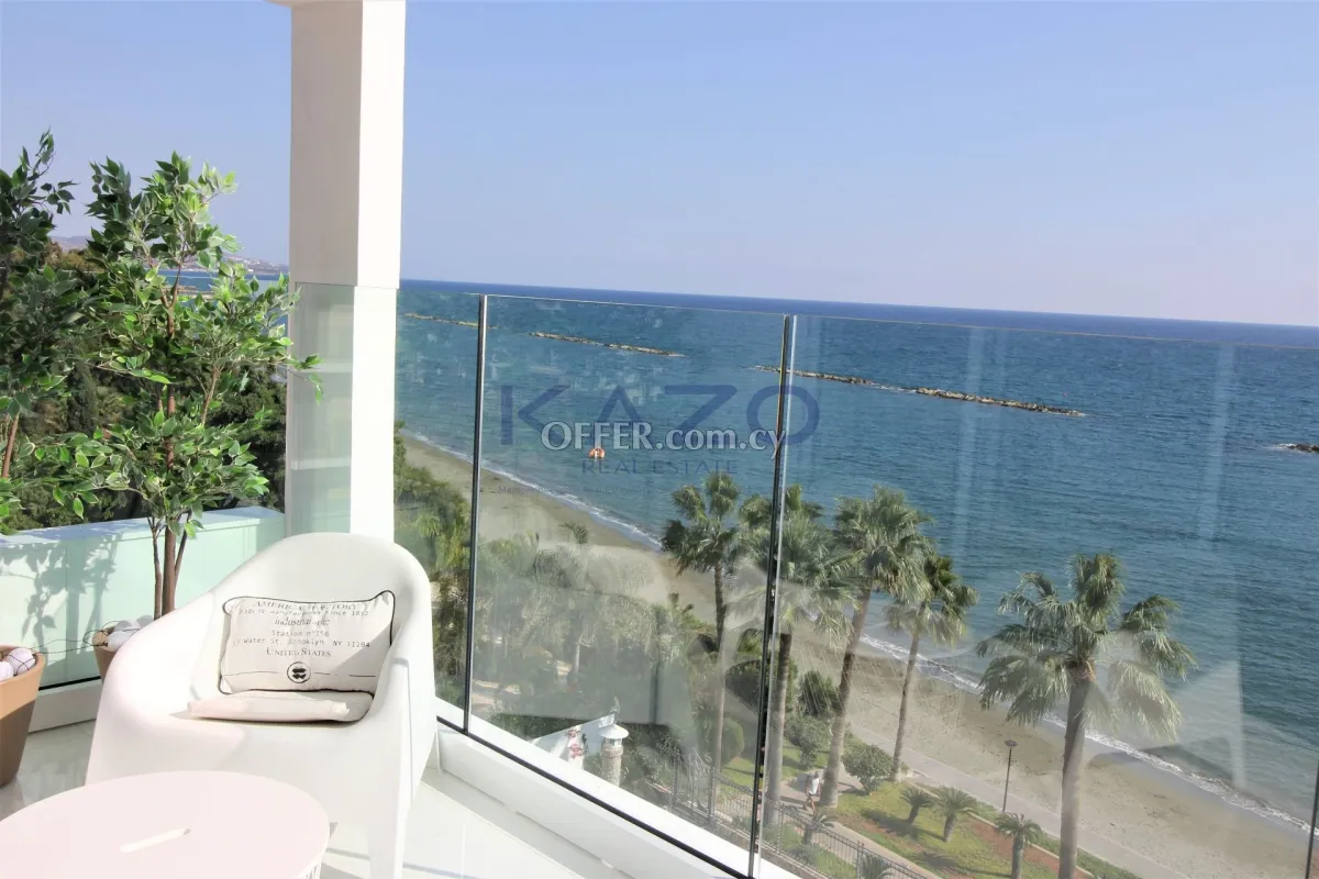 Renovated Seafront 2-Bed Apartment, Agios Tychonas - 7