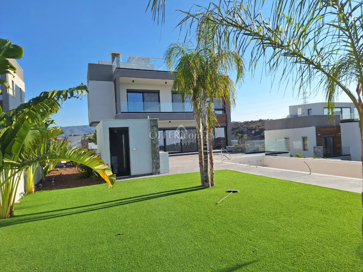 LOVELY 4 BEDROOM FURNISHED MODERN DESIGN VILLA WITH LOFT AND UNINTERRUPTED SEA VIEWS IN PAREKLISIA - 11