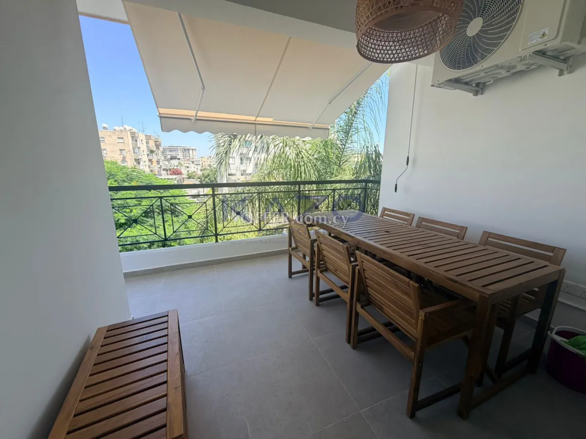 Modern 3-Bed Top-Floor Apartment in Petrou & Pavlou - 12
