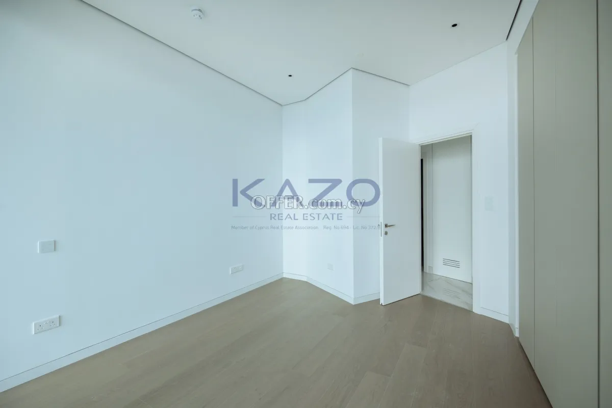 Modern Seafront 2-Bed Apartment in Neapolis - 12
