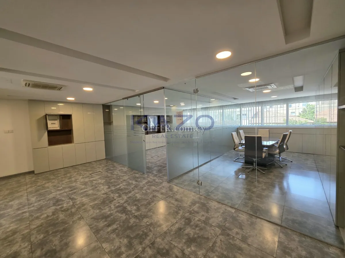 Prime 100 m² Office Space in Agios Nicolaos - 8