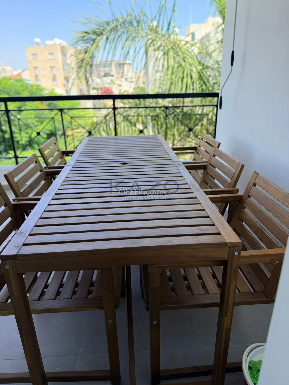 Modern 3-Bed Top-Floor Apartment in Petrou & Pavlou - 11