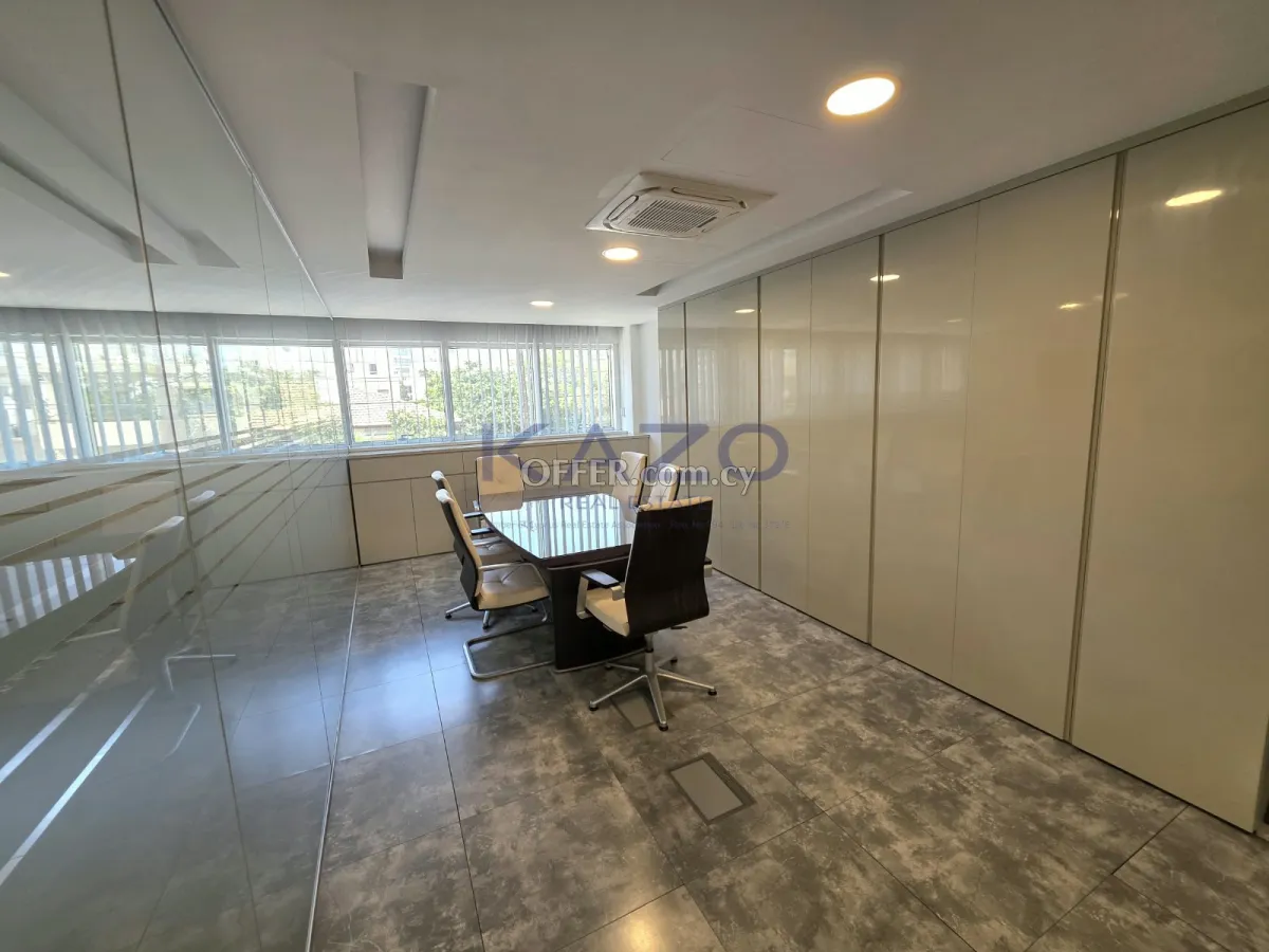 Prime 100 m² Office Space in Agios Nicolaos - 7