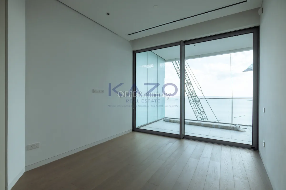 Modern Seafront 2-Bed Apartment in Neapolis - 10