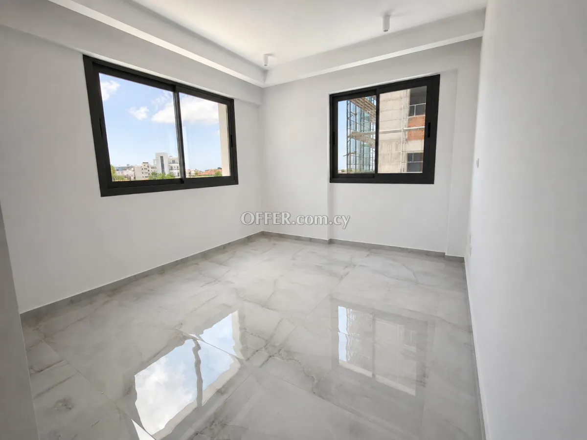 Modern Furnished 3-Bed Apartment, Paphos Center - 3