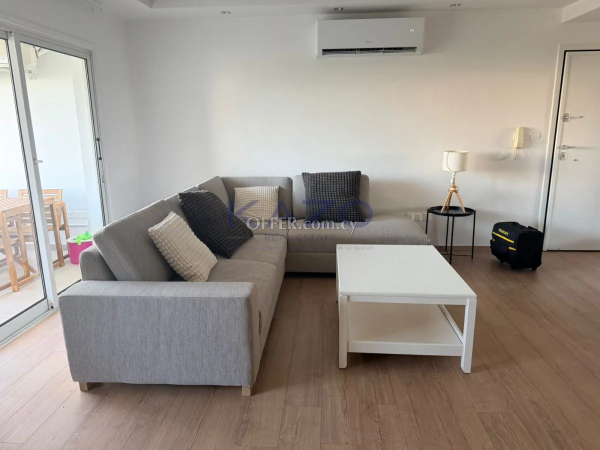 Modern 3-Bed Top-Floor Apartment in Petrou & Pavlou - 7