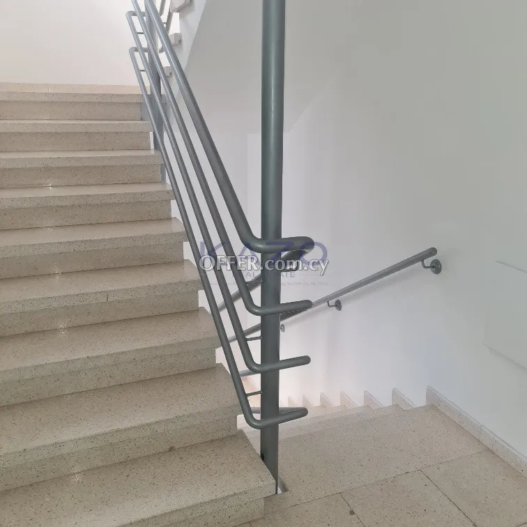 Prime 100 m² Office Space in Agios Nicolaos - 3
