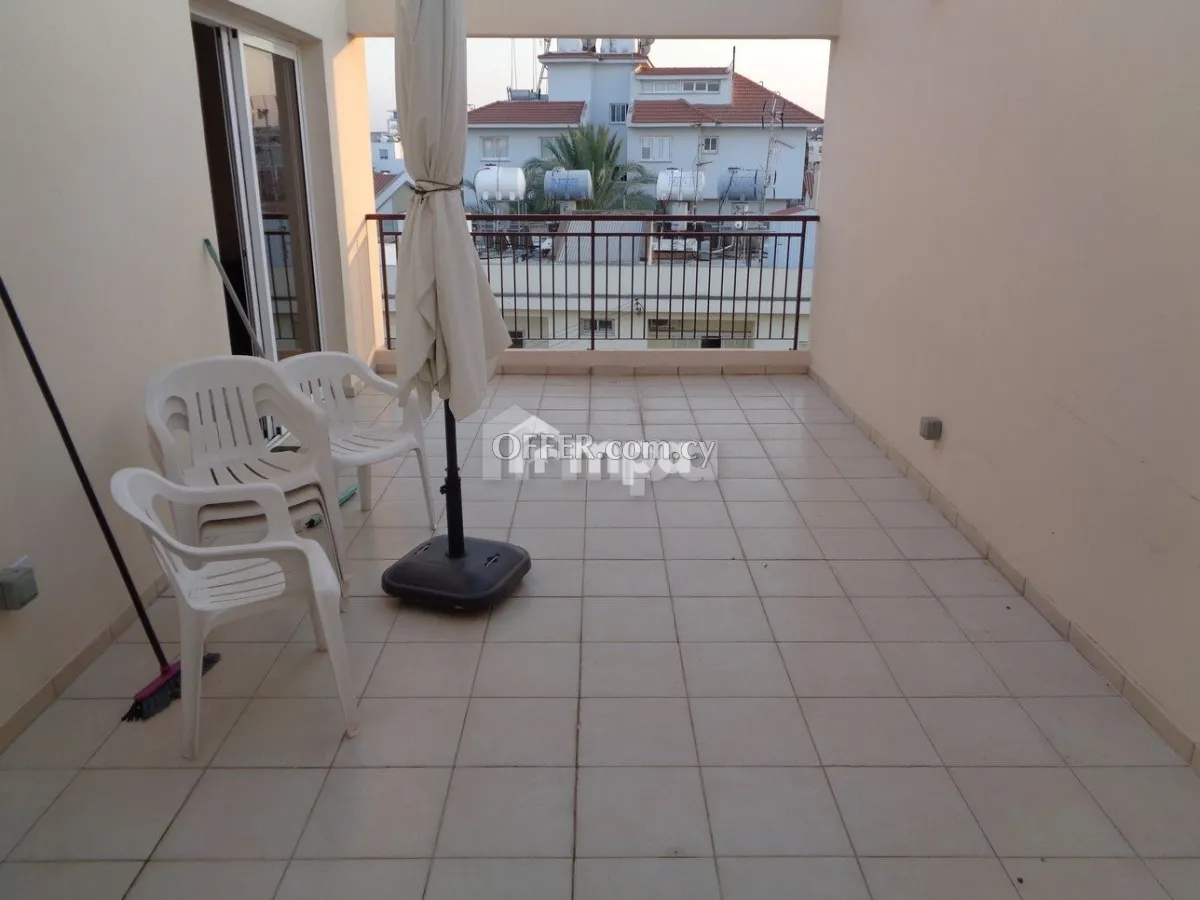 Top Floor Apartment in Egkomi for Rent - 3