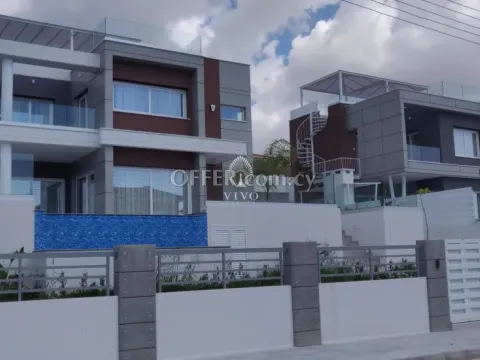 LUXURY 3 BEDROOM FULLY FURNISHED VILLA WITH ROOF GARDEN  JUST 3" FROM THE SEA - Main Photo