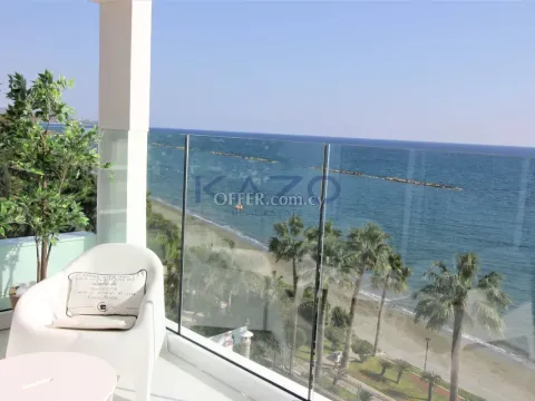 Renovated Seafront 2-Bed Apartment, Agios Tychonas - 7