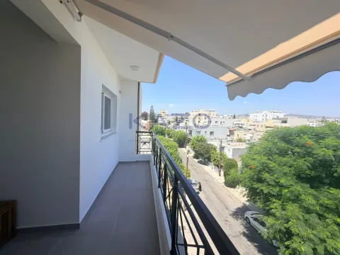 Modern 3-Bed Top-Floor Apartment in Petrou & Pavlou - 13