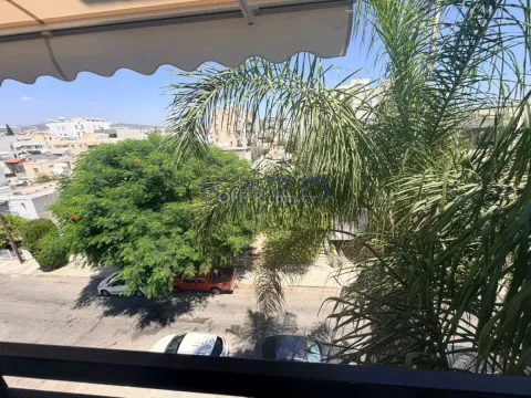 Modern 3-Bed Top-Floor Apartment in Petrou & Pavlou - 8