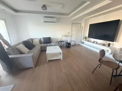 Modern 3-Bed Top-Floor Apartment in Petrou & Pavlou - 6