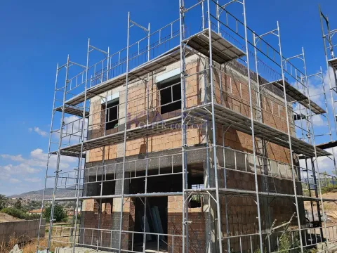 Modern 2-Bed Detached House in MonI - Main Photo