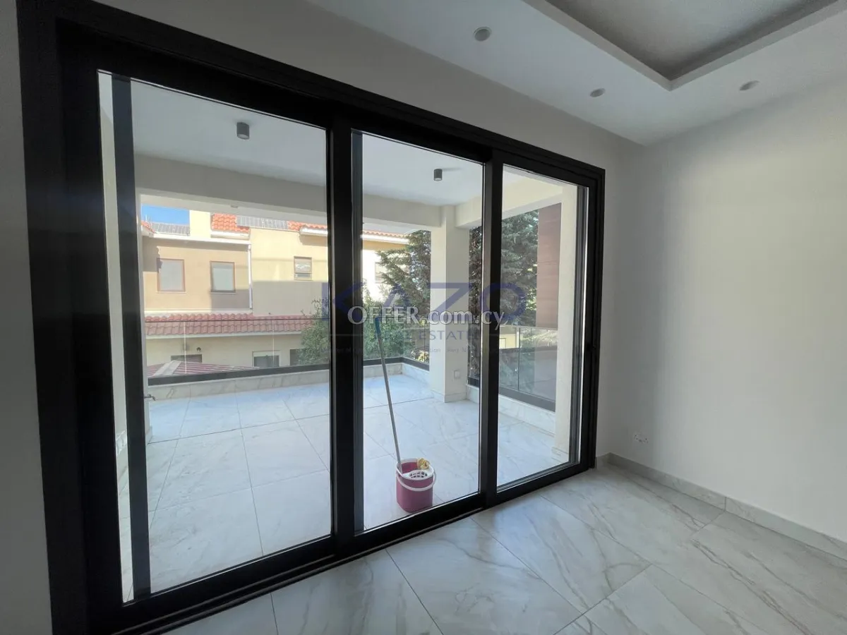 Modern 2 Bedroom Apartment in Quiet Green Polemidia - 5
