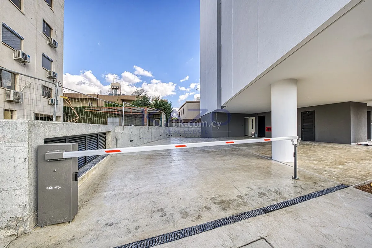Modern 206 m2 Office Space in Kapsalos - 3