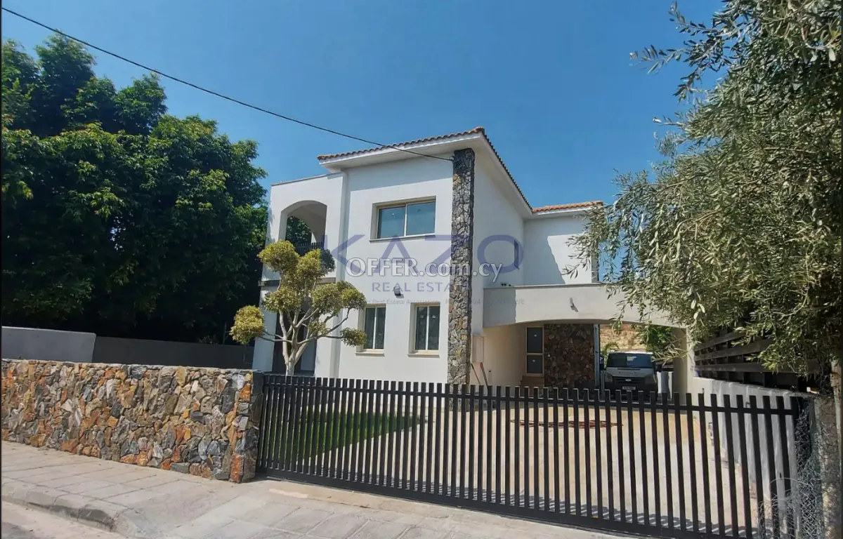 Modern Renovated 5-Bedroom House with Private Pool - 1