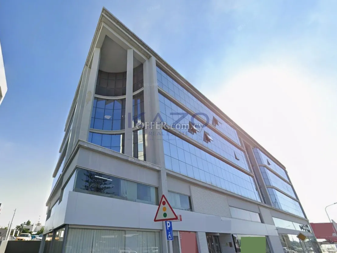 Prime Top-Floor Office in Kapsalos with City Views - 3