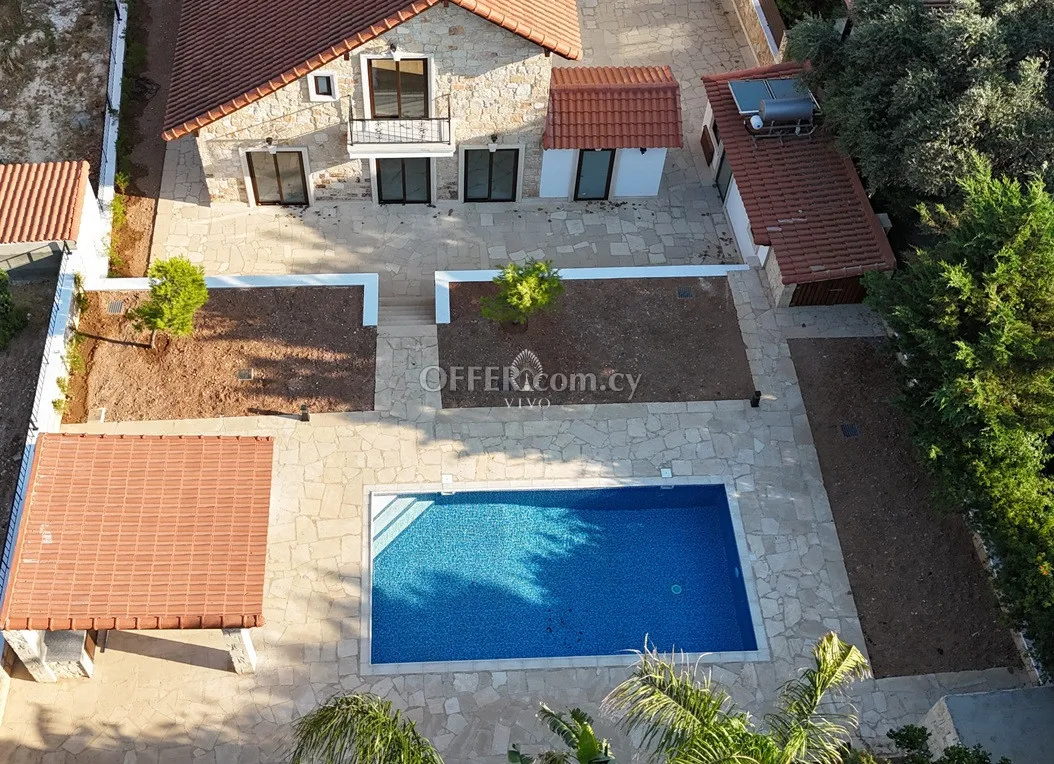 FOR RENT EXCEPTIONAL FOUR BEDROOM RESIDENCE WITH GUEST HOUSE IN SOUNI - 11