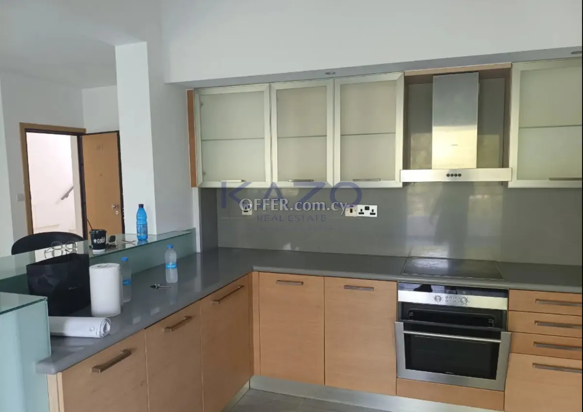 Top-Floor 3-Bed Apartment in Apostolos Andreas - 6
