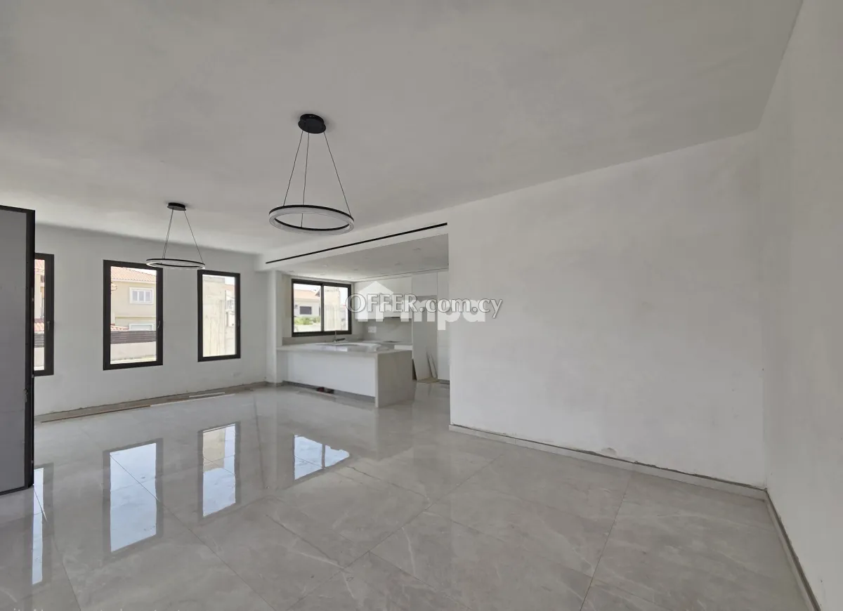 Modern Three Bedroom Apartment in Prime Aglantzia Plati - 10