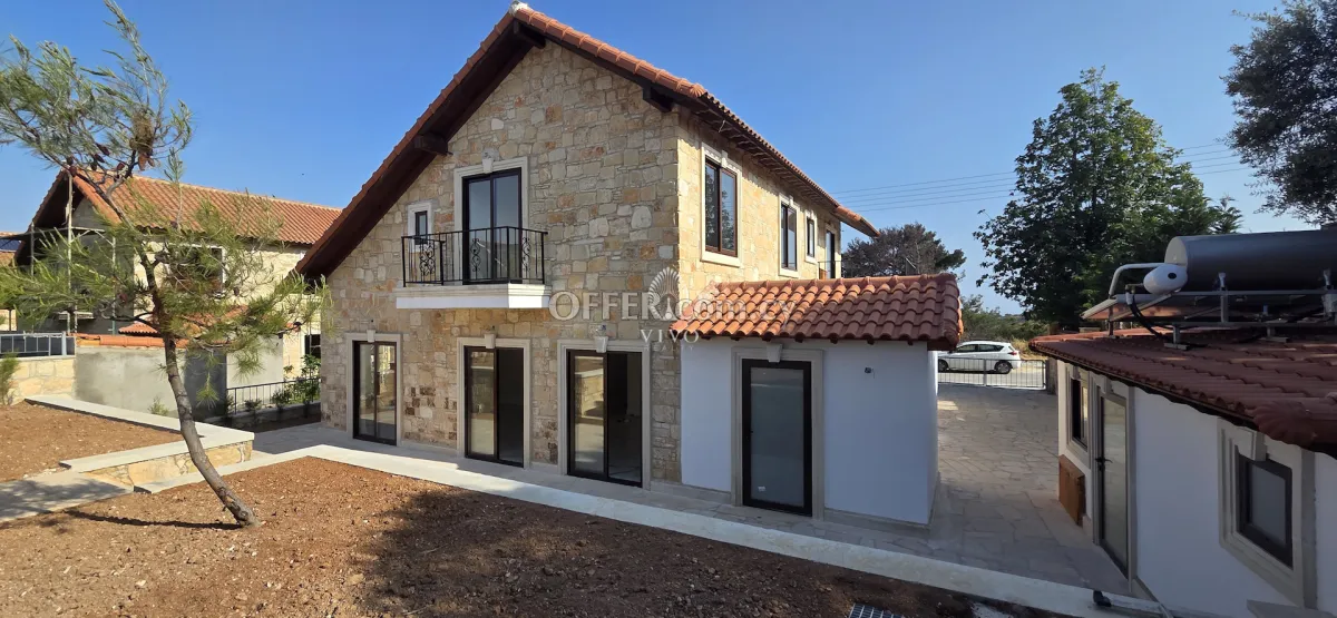 FOR RENT EXCEPTIONAL FOUR BEDROOM RESIDENCE WITH GUEST HOUSE IN SOUNI - 10
