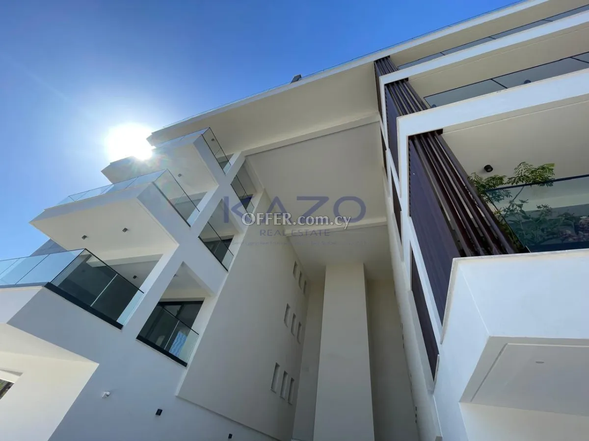 Modern 2 Bedroom Apartment in Quiet Green Polemidia - 11